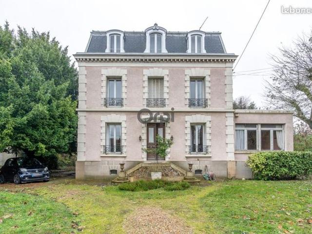Maison 8 pièces 235 m²