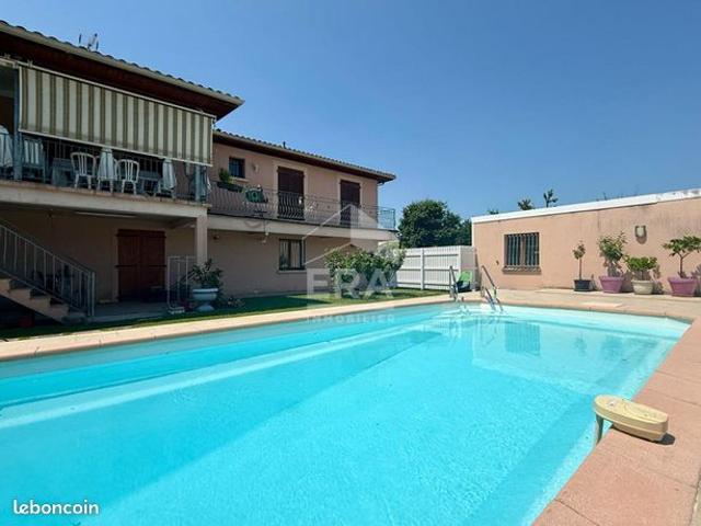Maison 8 pièces 235 m²
