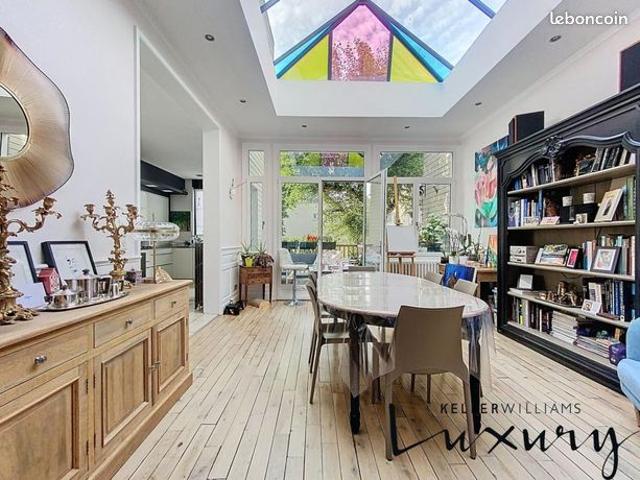 Maison 8 pièces 235 m²
