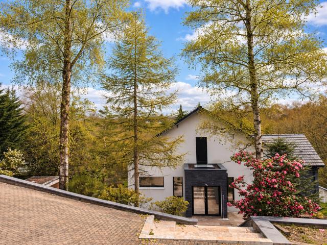 Maison 8 pièces 235 m²