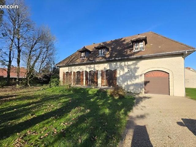Maison 8 pièces 235 m²