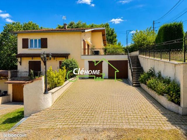 Maison 8 pièces 235 m²