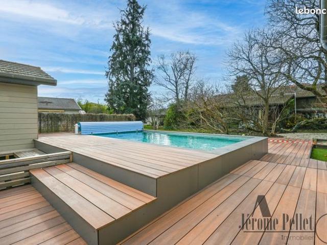 Maison 8 pièces 235 m²