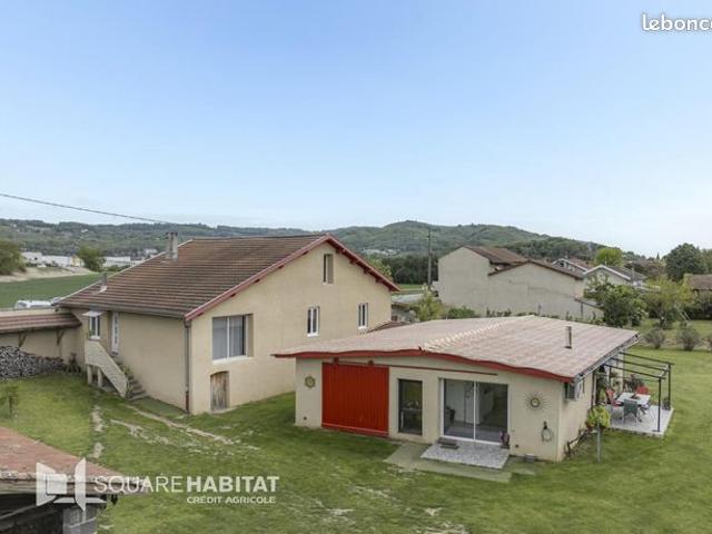 Maison 8 pièces 236 m²