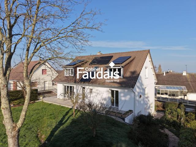 Maison 8 pièces 236 m²