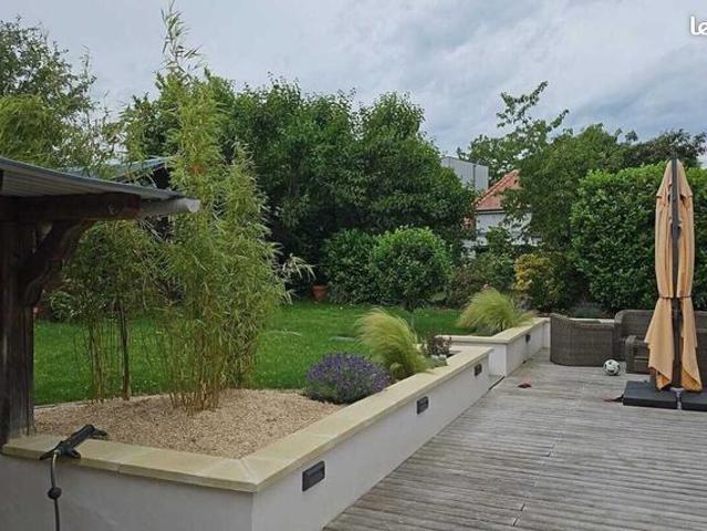 Maison 8 pièces 236 m²