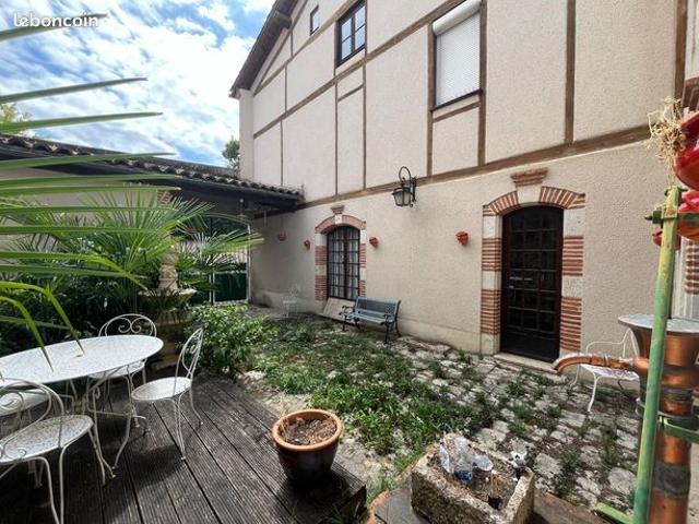 Maison 8 pièces 236 m²