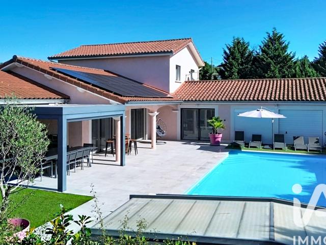 Maison 8 pièces 236 m²
