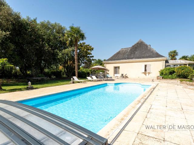 Maison 8 pièces 236 m²