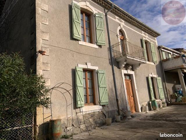 Maison 8 pièces 236 m²