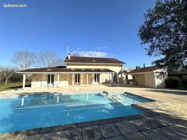 Maison 8 pièces 236 m²