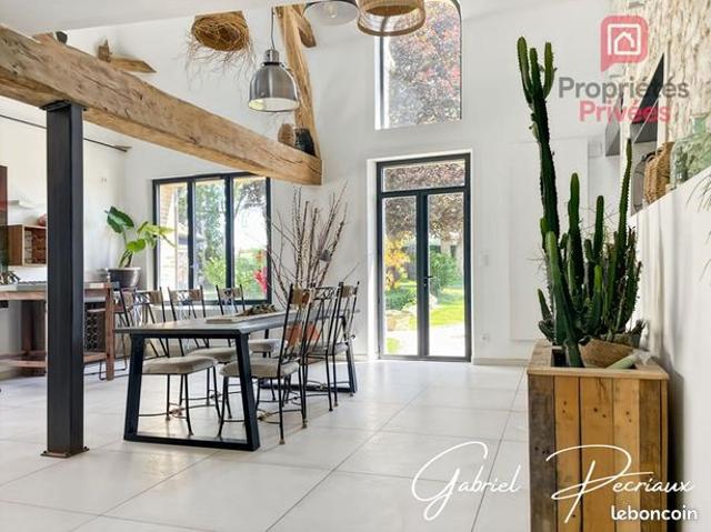 Maison 8 pièces 236 m²