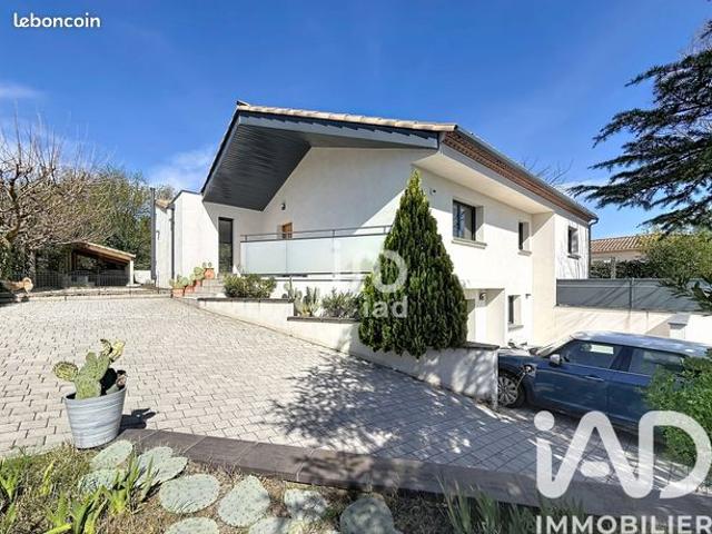 Maison 8 pièces 236 m²