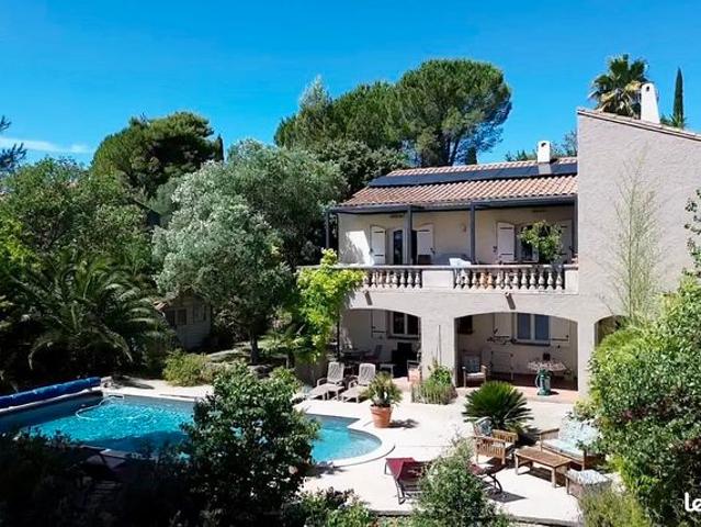 Maison 8 pièces 236 m²