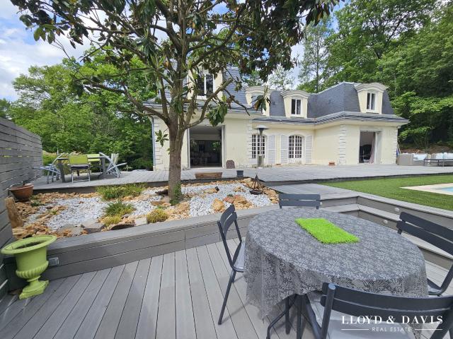 Maison 8 pièces 236 m²