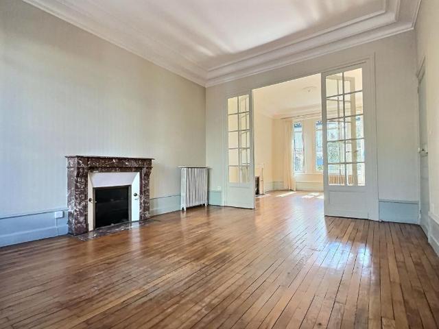 Maison 8 pièces 236 m²