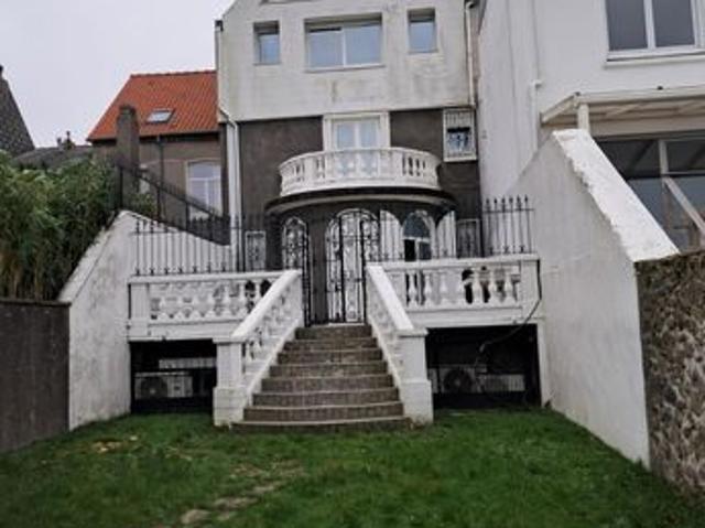 Maison 8 pièces 236 m²
