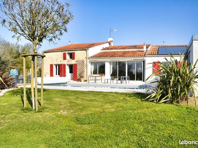 Maison 8 pièces 236 m²