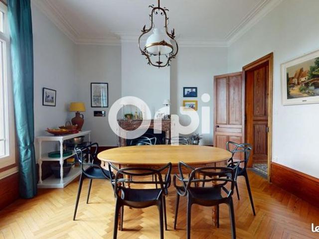 Maison 8 pièces 236 m²
