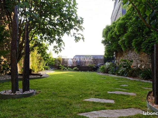 Maison 8 pièces 236 m²