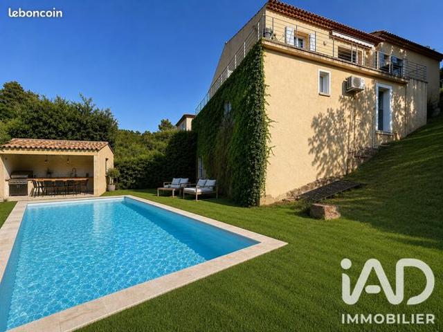 Maison 8 pièces 236 m²