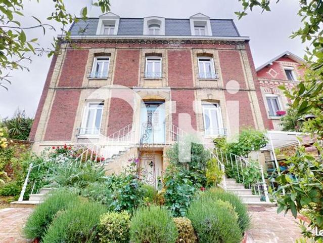 Maison 8 pièces 236 m²