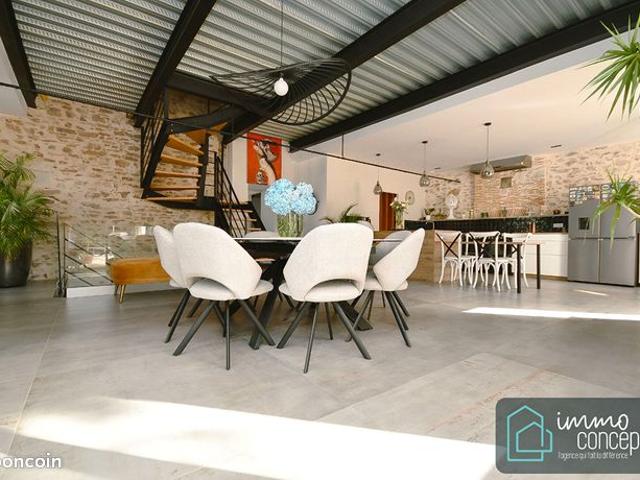 Maison 8 pièces 236 m²