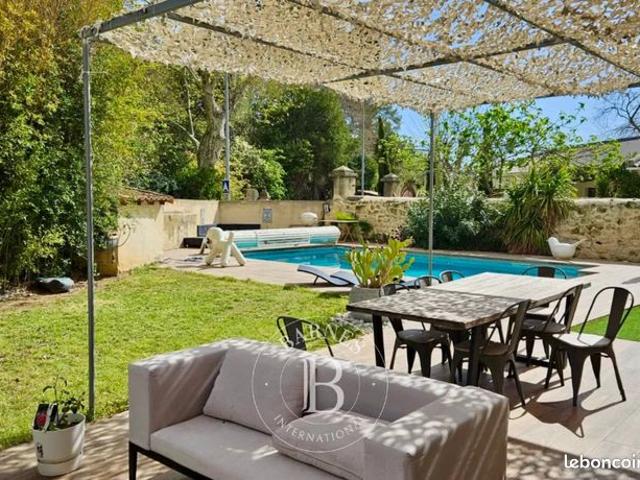 Maison 8 pièces 236 m²