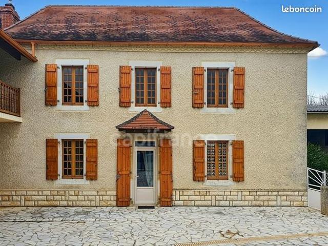 Maison 8 pièces 237 m²
