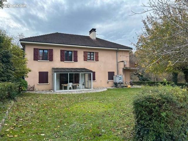 Maison 8 pièces 237 m²