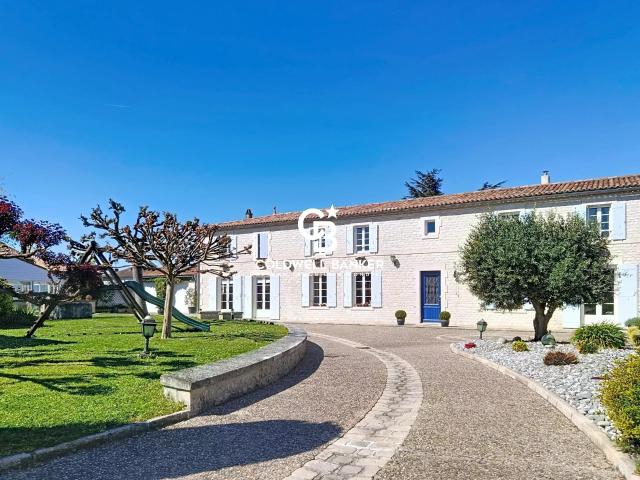 Maison 8 pièces 237 m²