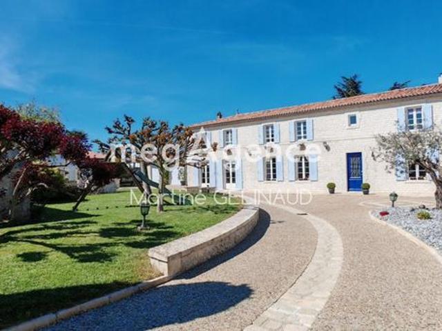 Maison 8 pièces 237 m²