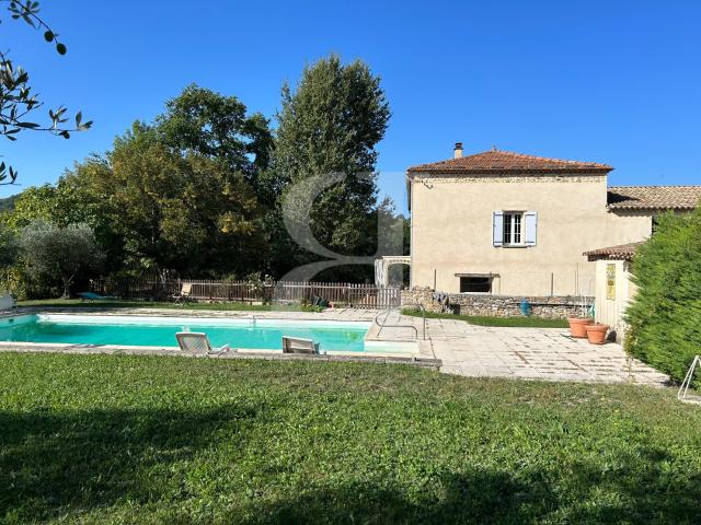 Maison 8 pièces 237 m²