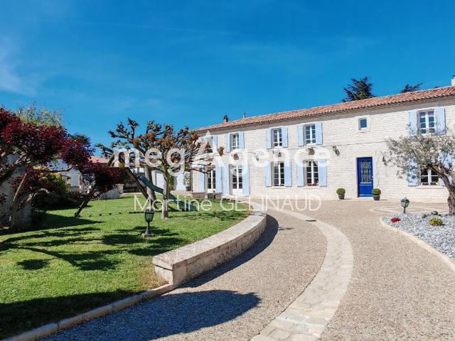 Maison 8 pièces 237 m²