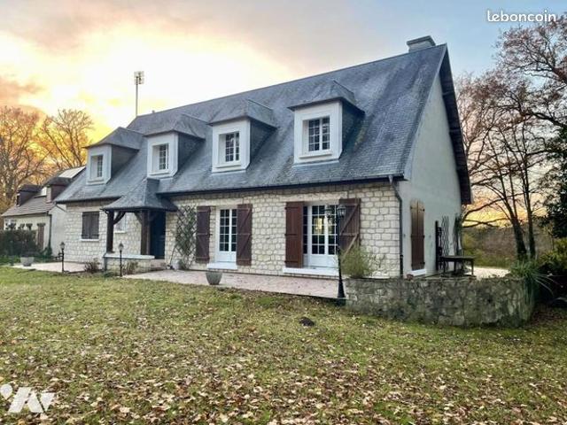 Maison 8 pièces 237 m²
