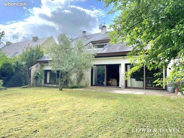 Maison 8 pièces 237 m²