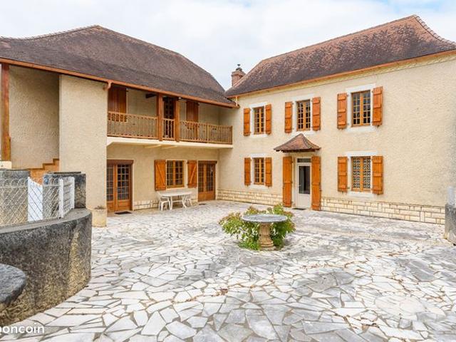 Maison 8 pièces 237 m²