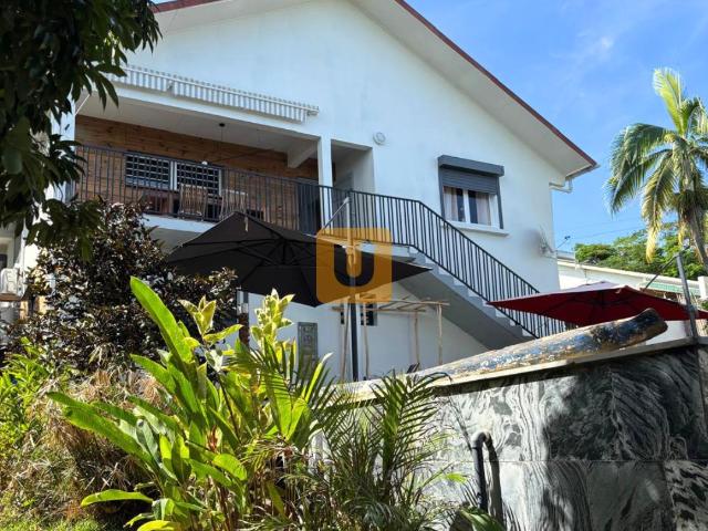 Maison 8 pièces 237 m²