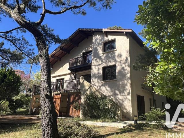 Maison 8 pièces 237 m²