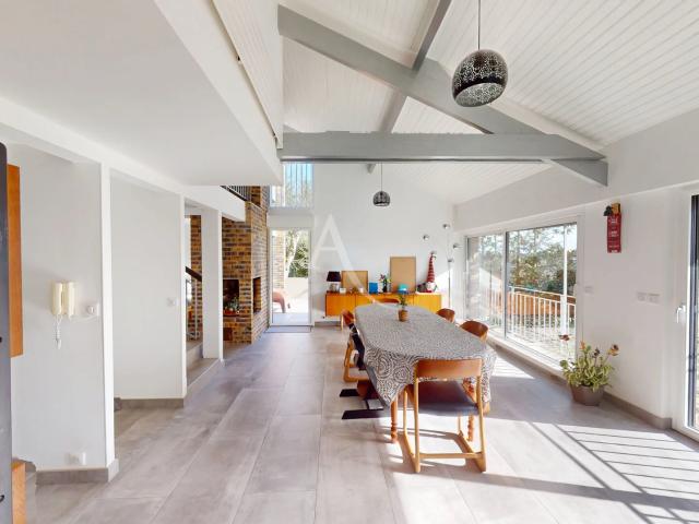 Maison 8 pièces 237 m²