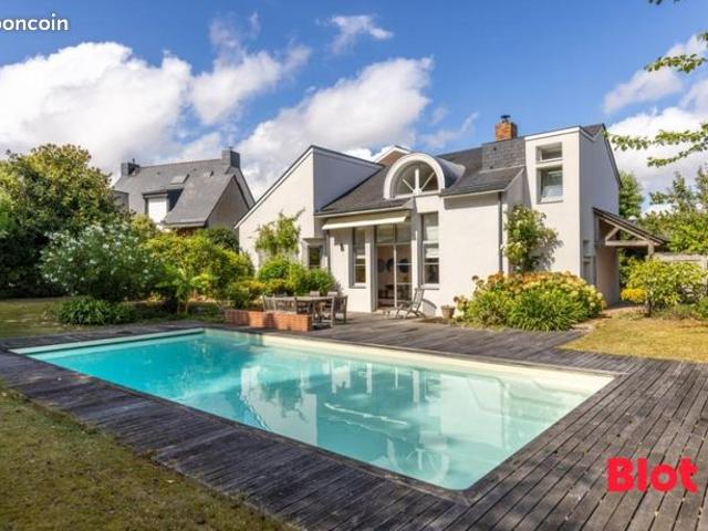 Maison 8 pièces 237 m²