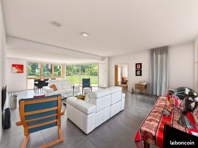 Maison 8 pièces 237 m²
