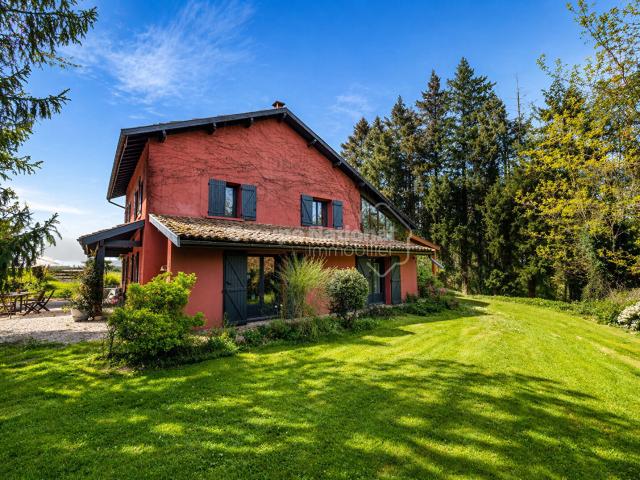 Maison 8 pièces 237 m²