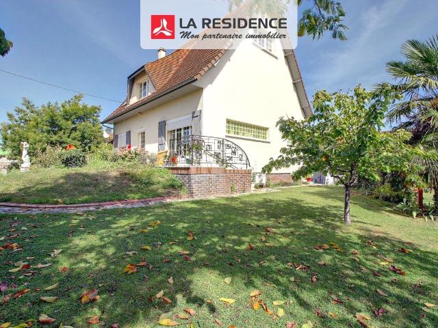 Maison 8 pièces 237 m²
