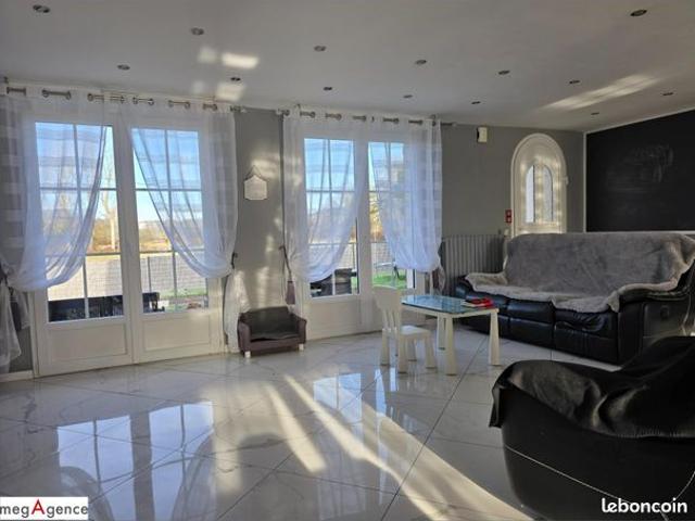Maison 8 pièces 237 m²