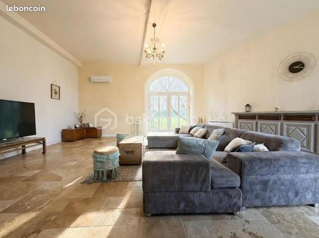 Maison 8 pièces 237 m²