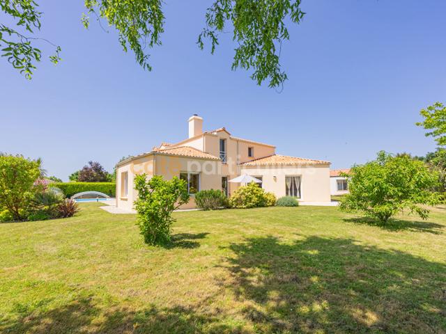 Maison 8 pièces 237 m²