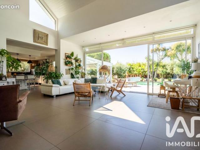 Maison 8 pièces 237 m²