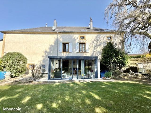 Maison 8 pièces 237 m²