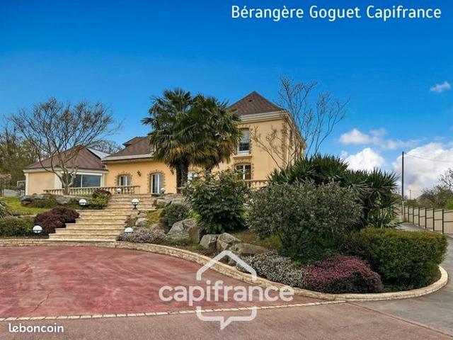 Maison 8 pièces 237 m²